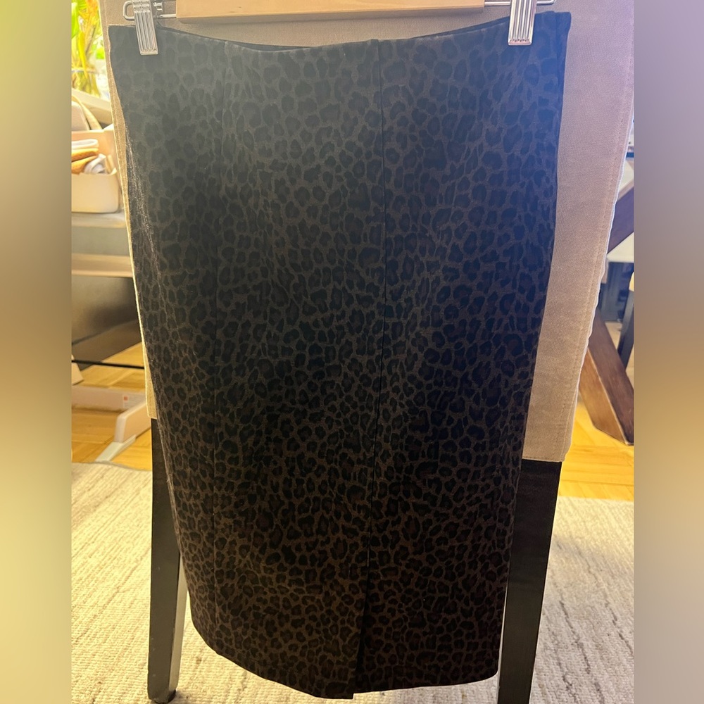 Simple and elegant pencil skirt